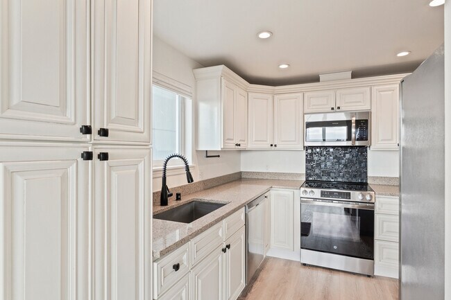 Building Photo - 2410 37th Ave SW
