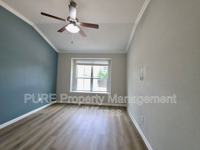 Building Photo - 13400 Briarwick Dr