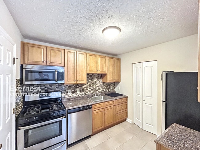Building Photo - 1461 Springleaf Cir SE