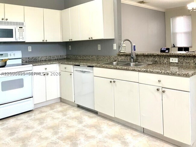 Building Photo - 15809 SW 60th Terrace