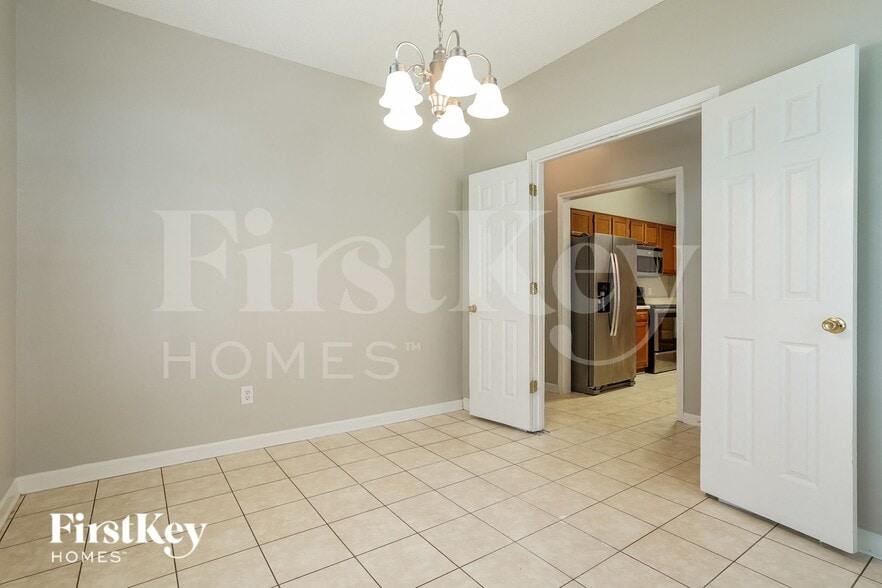 Building Photo - 6012 River Lake Cir