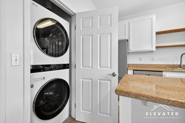 Building Photo - 905 Doubles Dr