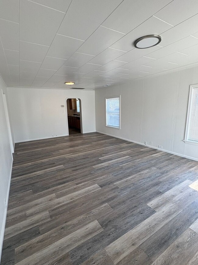Building Photo - Spacious 3 Bedroom + Office | Updated Flooring | Bright & Inviting