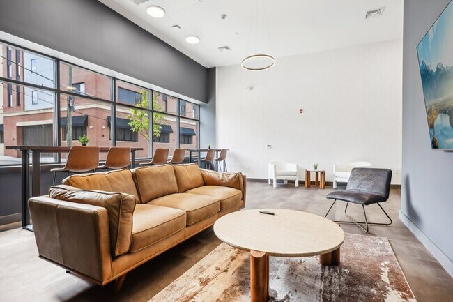 Building Photo - 49 S Day St