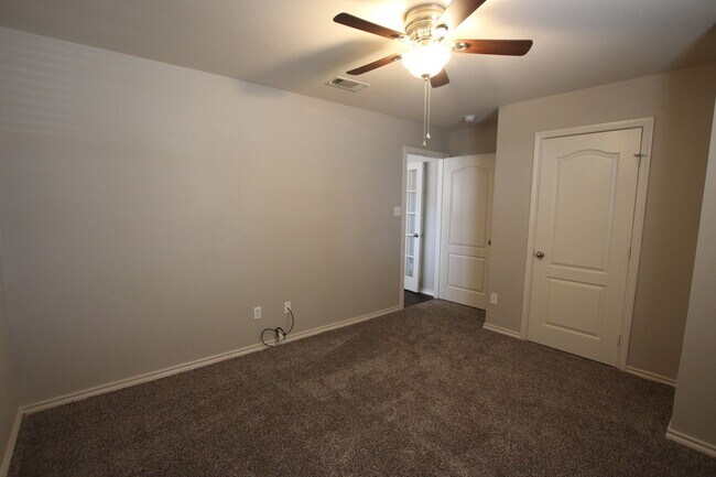 Building Photo - Stunning 3 bed 2 bath in Whitehouse ISD!