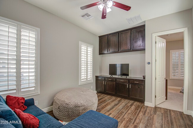 Building Photo - 3016 N Glenview