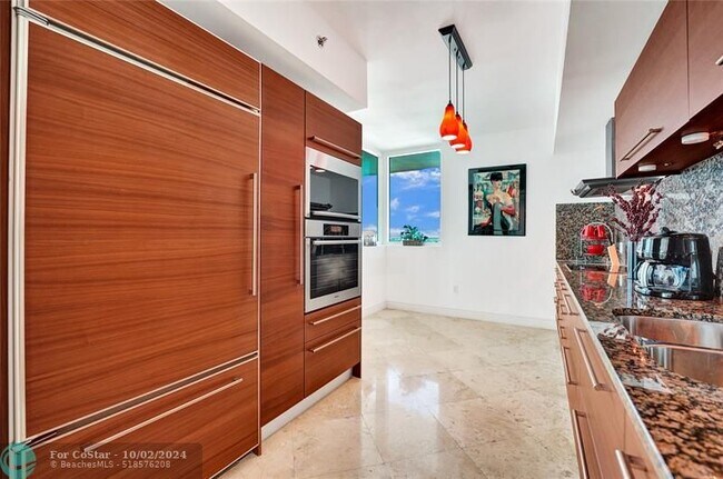 Building Photo - 101 S Fort Lauderdale Beach Blvd