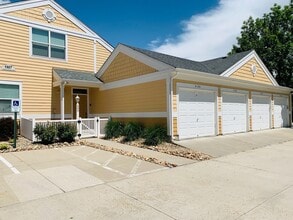 Building Photo - 2 Bedroom, 2 Bath Condo with an attached g...