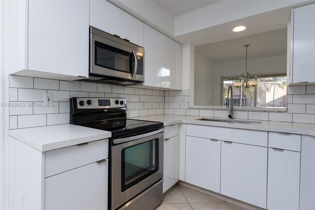 Building Photo - 1540 N Trafalgar Cir