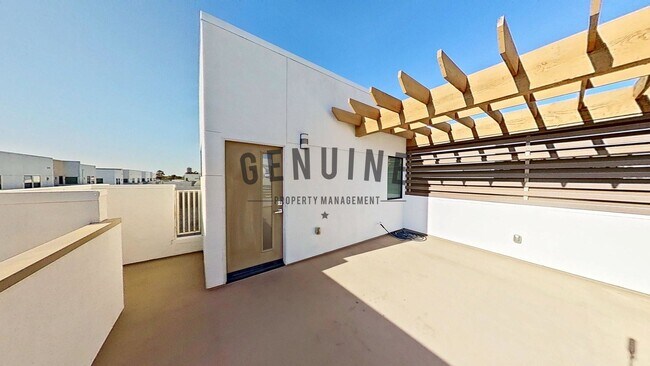 Building Photo - Beautifully Furnished 3Bd 3.5Ba Condo in Costa Mesa