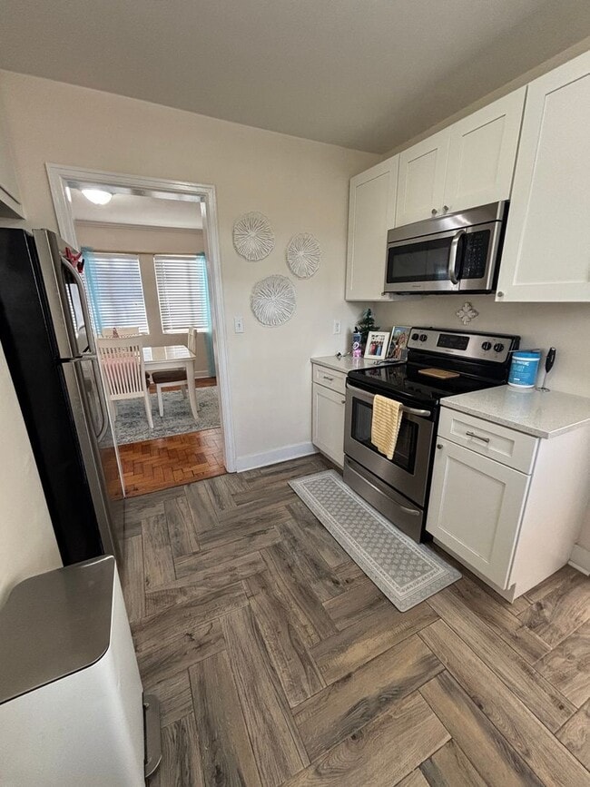 Building Photo - R1026 University Heights