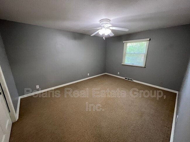 Building Photo - 8829 Rexford Rd