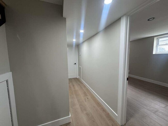 Building Photo - 192 Halladay St