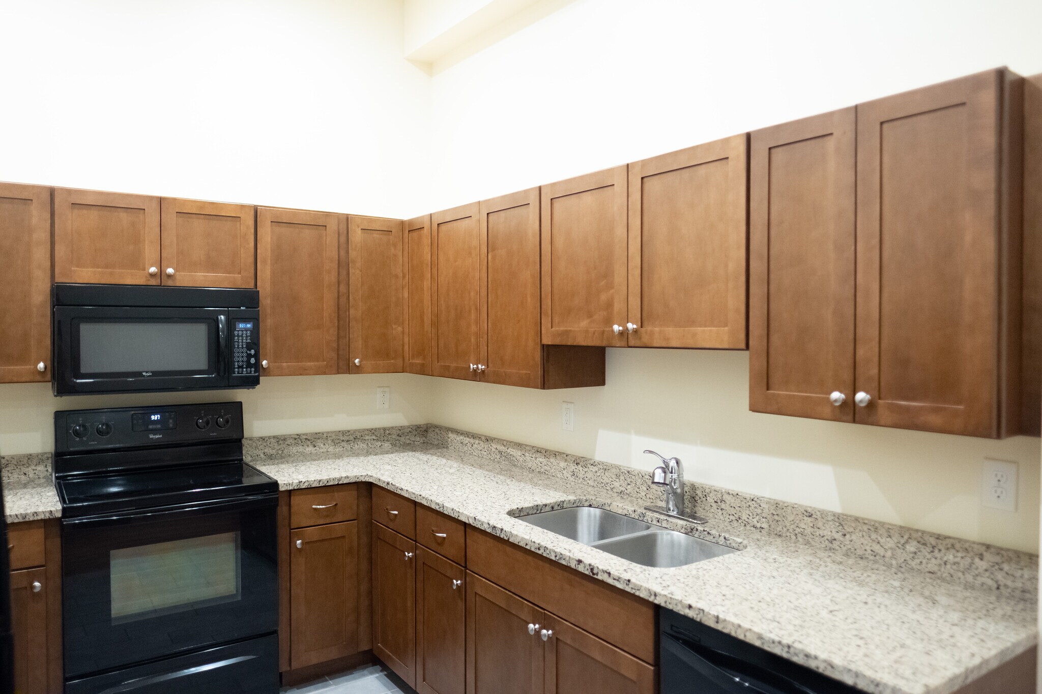 Building Photo - 418 Shelden Ave