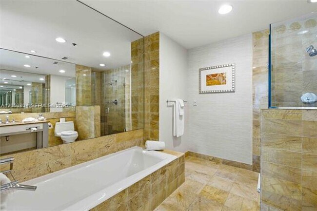 Building Photo - 1395 Brickell Ave