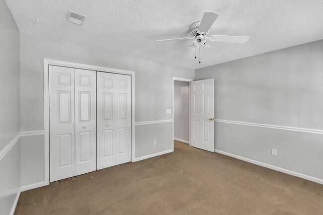 Building Photo - Charming Charleston National Home