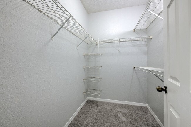 Building Photo - Very nicely upgraded  2bed/2bath 2nd floor...