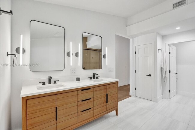 Building Photo - 1020 Bayberry Point Dr