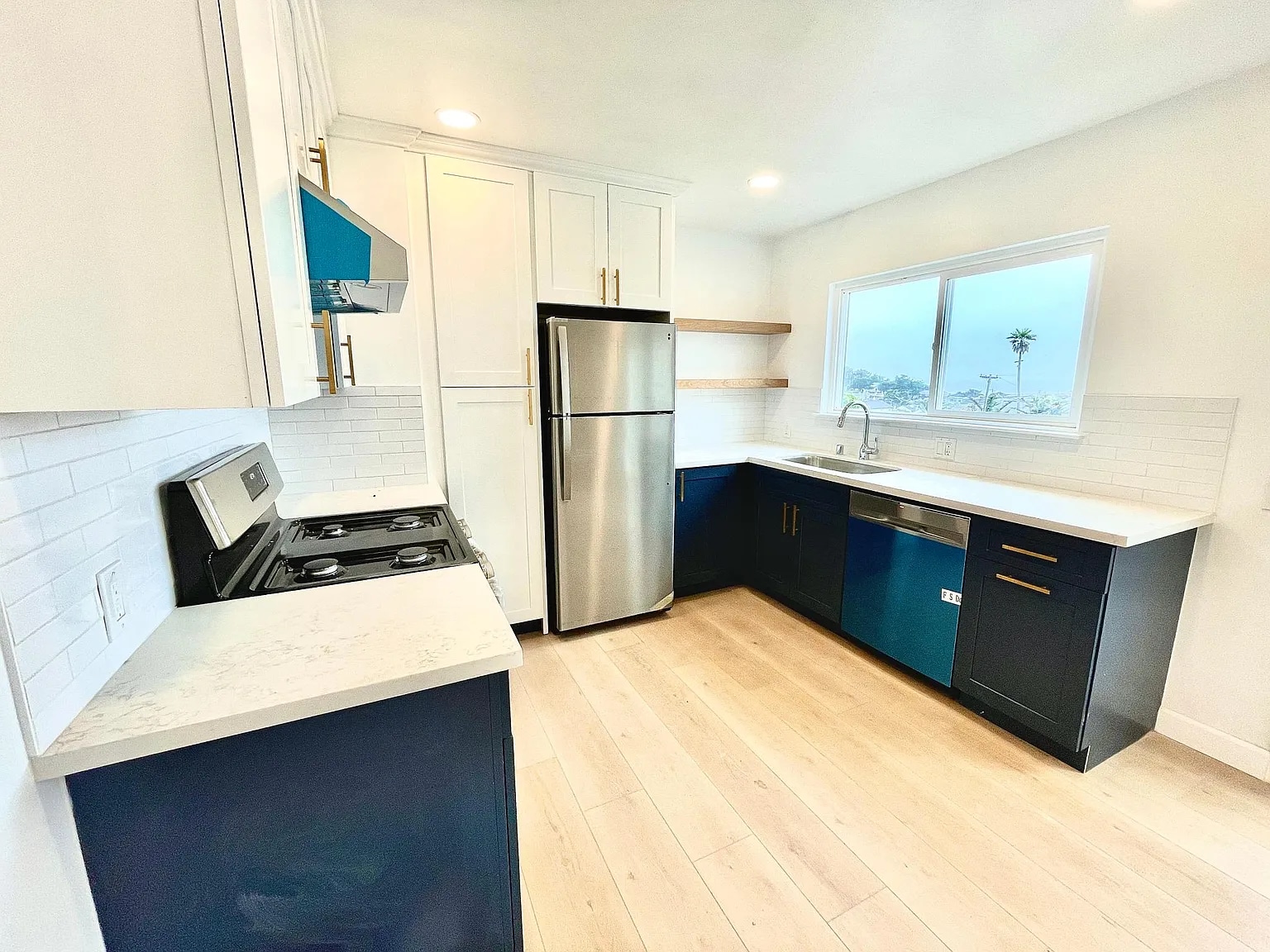 Kitchen - 544 Vista Mar Ave