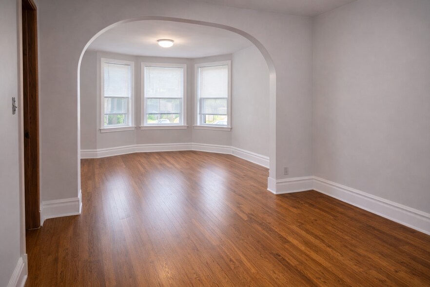 Living Room - 3752 W Dickens Ave