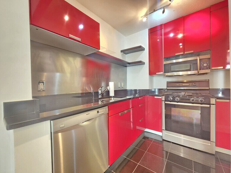 Building Photo - 4242 East West Hwy