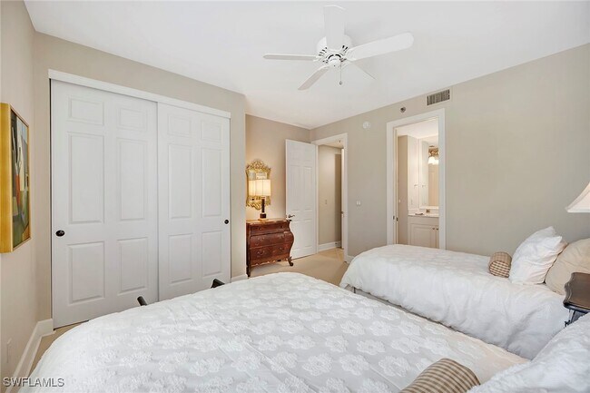 Building Photo - 1004 5th St S