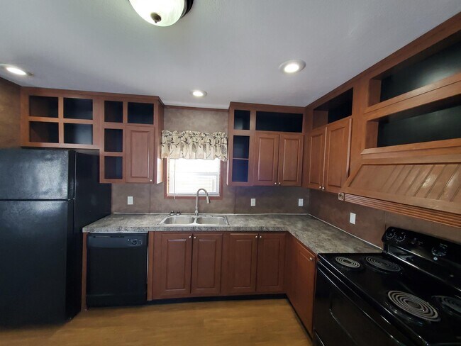 Building Photo - 3 Sparrow Hill Dr