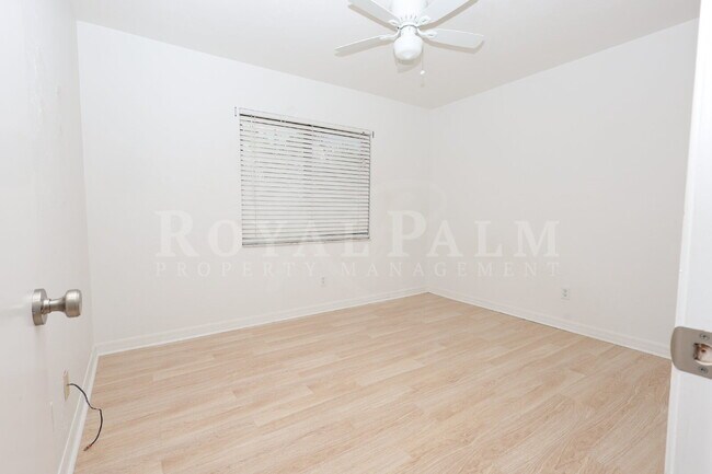 Building Photo - 2 Bed, 2.5 Bath Townhouse with Balcony, Pool & Prime Bonita Springs Location
