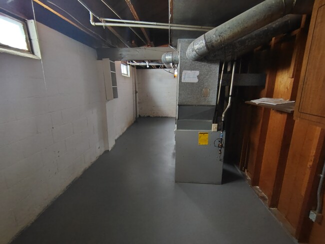 Building Photo - 2516 Lawndale Ave