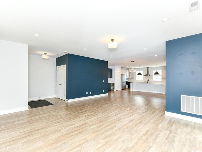 Building Photo - 1704 Rosette Wy