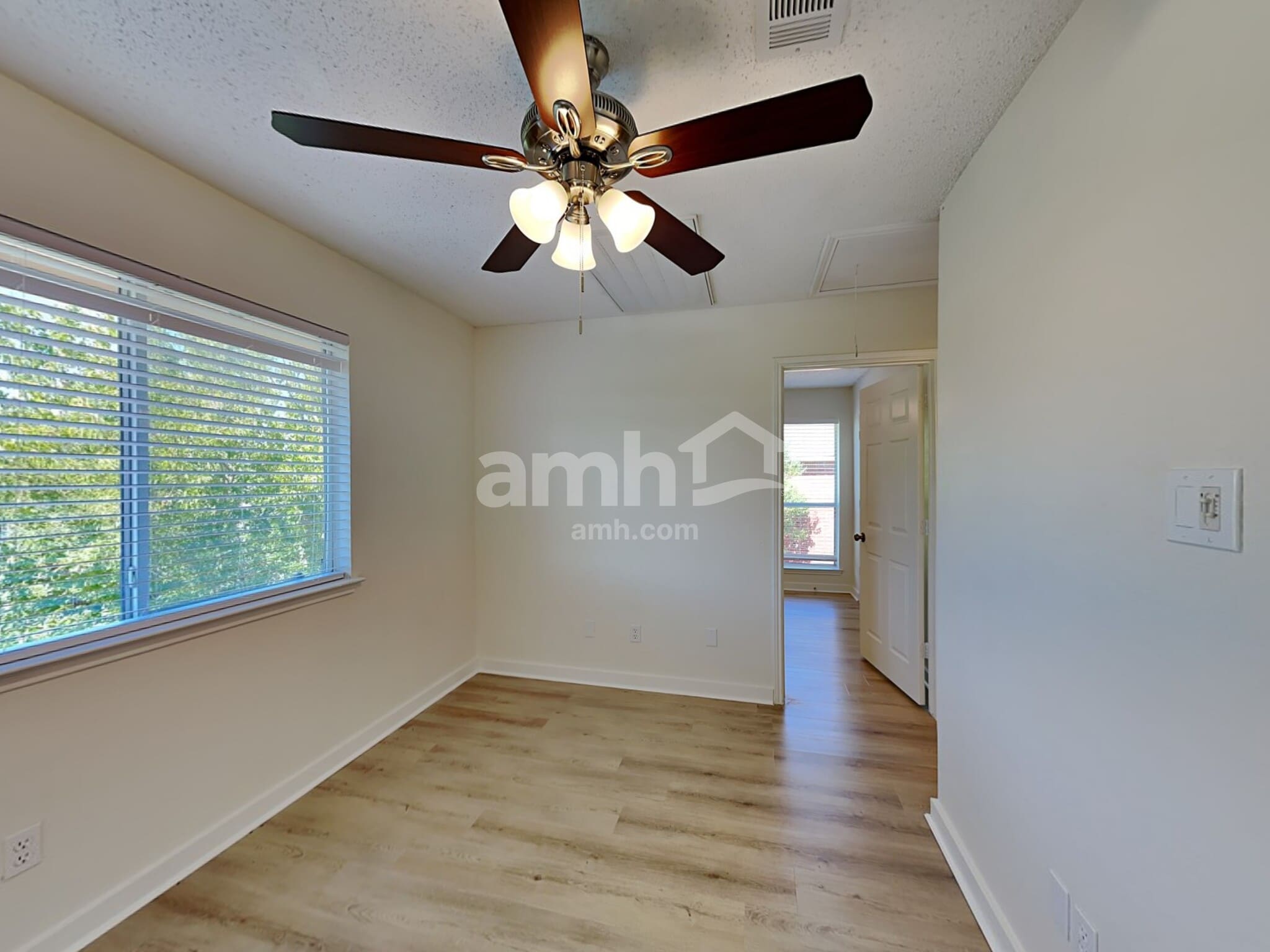 Building Photo - 225 Maple Ct