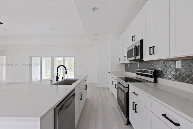 Building Photo - 746 Harriet Ave SW