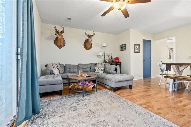 Building Photo - 1096 Chinook St