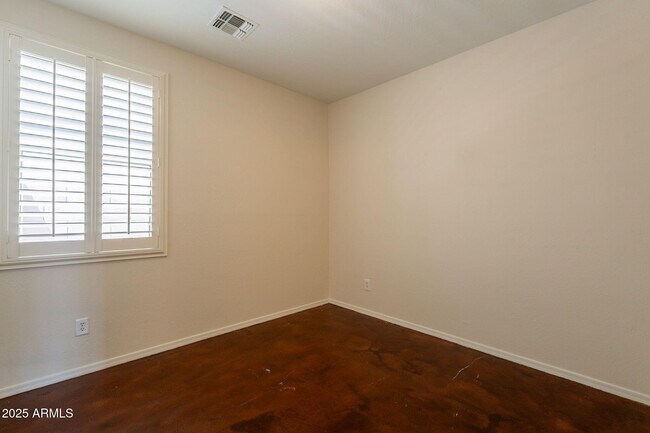 Building Photo - 888 S 165th Ln