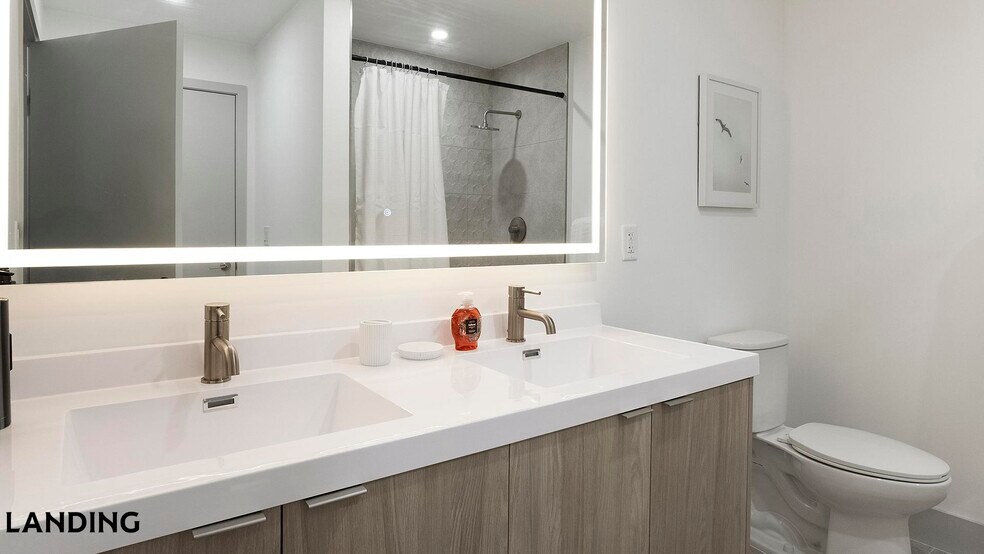 Building Photo - 1155 NE 126th St