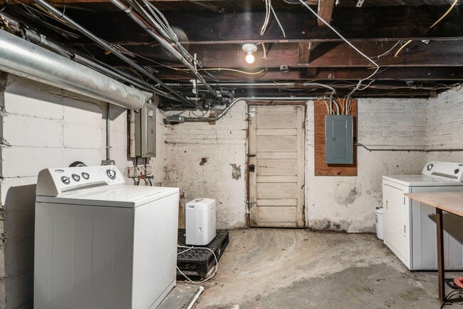 Building Photo - 1111 Northwest Blvd