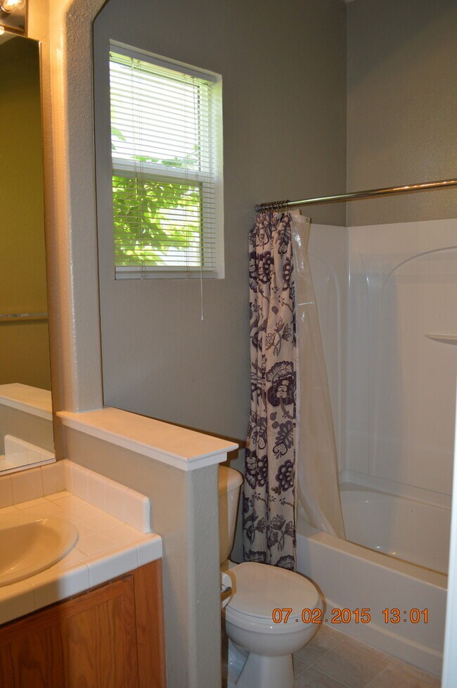 Building Photo - 3 Bedroom, 2 bath home in Highly Sought After Winfield Springs