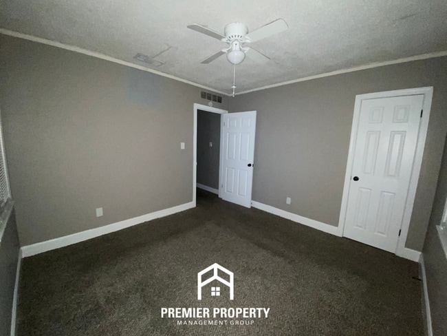 Building Photo - Charming 2BR/1BA Highland Heights Cove | Formal Dining Area & Huge Backyard