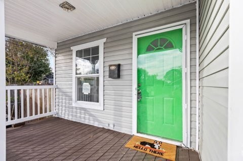 Building Photo - beautifully remodeled 4-bedroom, 2-bathroo...