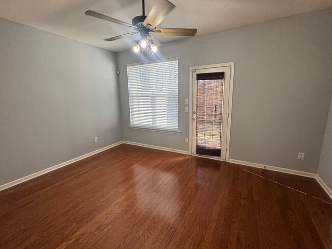 Building Photo - 2 Bedroom | 2.5 Bath Raleigh Townhome