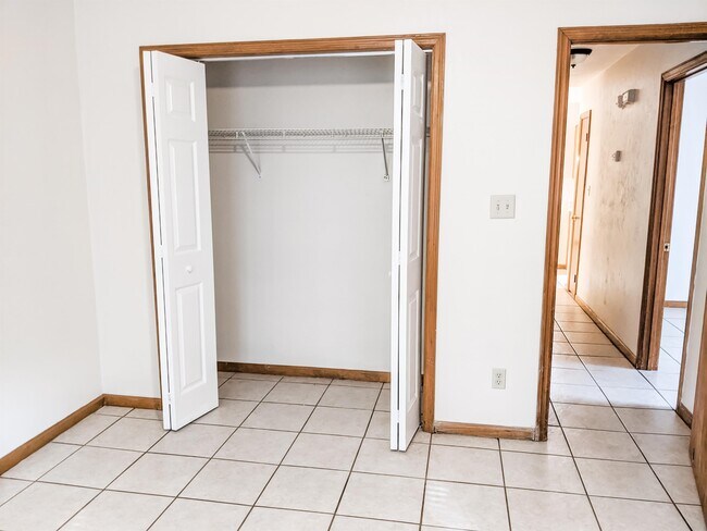 Building Photo - 1098 Rockbrook Ct