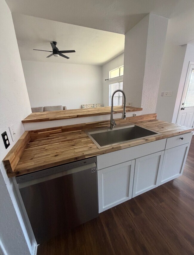 Building Photo - 4703 Oakley Farm