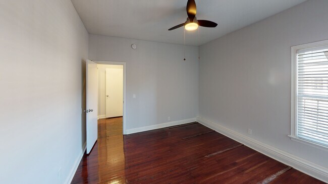 Building Photo - 752 S Mariposa Ave #204 Los Angeles, CA 90005