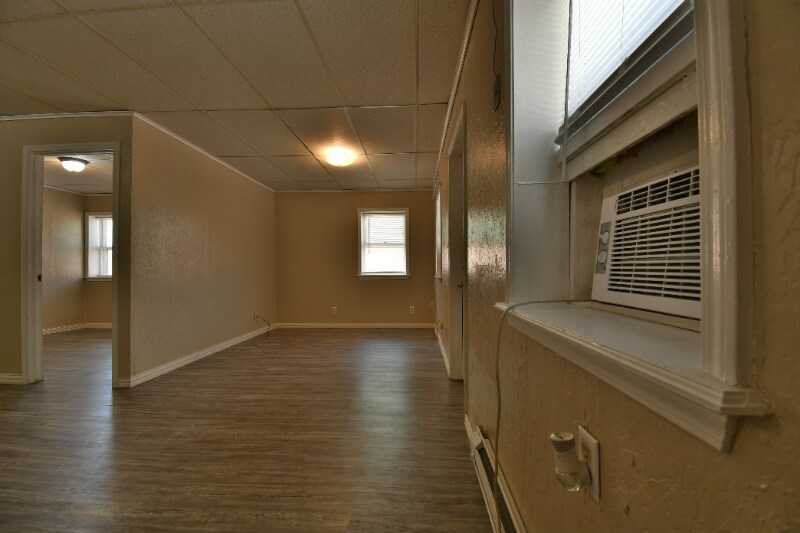 Building Photo - 808 W Cypress Ave