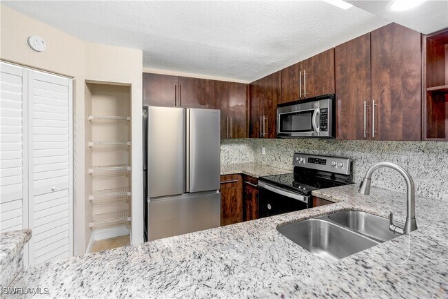 Building Photo - 108 Santa Clara Dr