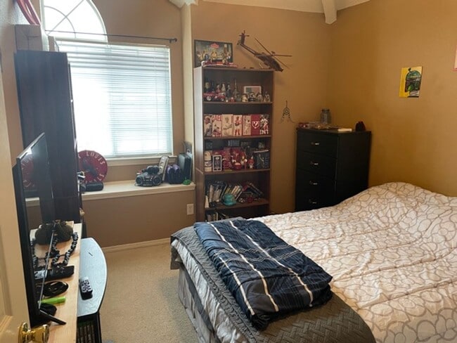 Building Photo - West El Paso 4 Bed 2.5 Bath Refrig A/C