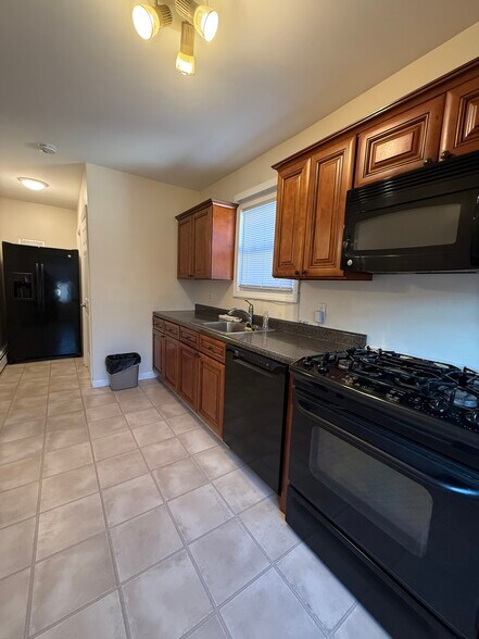 Building Photo - 283 Houston Ave