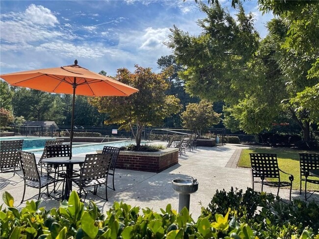 Building Photo - 4012 Howell Park Rd