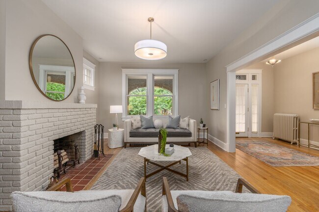 Building Photo - Charming Townhome | 5 Bed | 3.5 Bath | 3,300 Sf | Covered Front Porch & Large Fenced-In Backyard ...