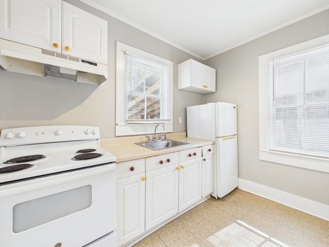 Building Photo - 1 Bed, 1 Bath Cottage Near UL!